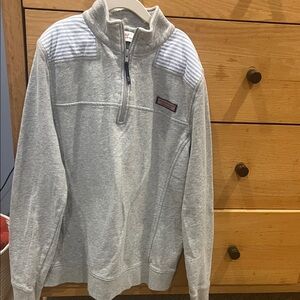 Vineyard Vines Light Gray Quarter-Zip Pullover with Blue-White Stripe Accent